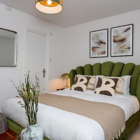 The Sparkford Gardens - Lovely 2Bdr With Balcony 런던 외부 사진