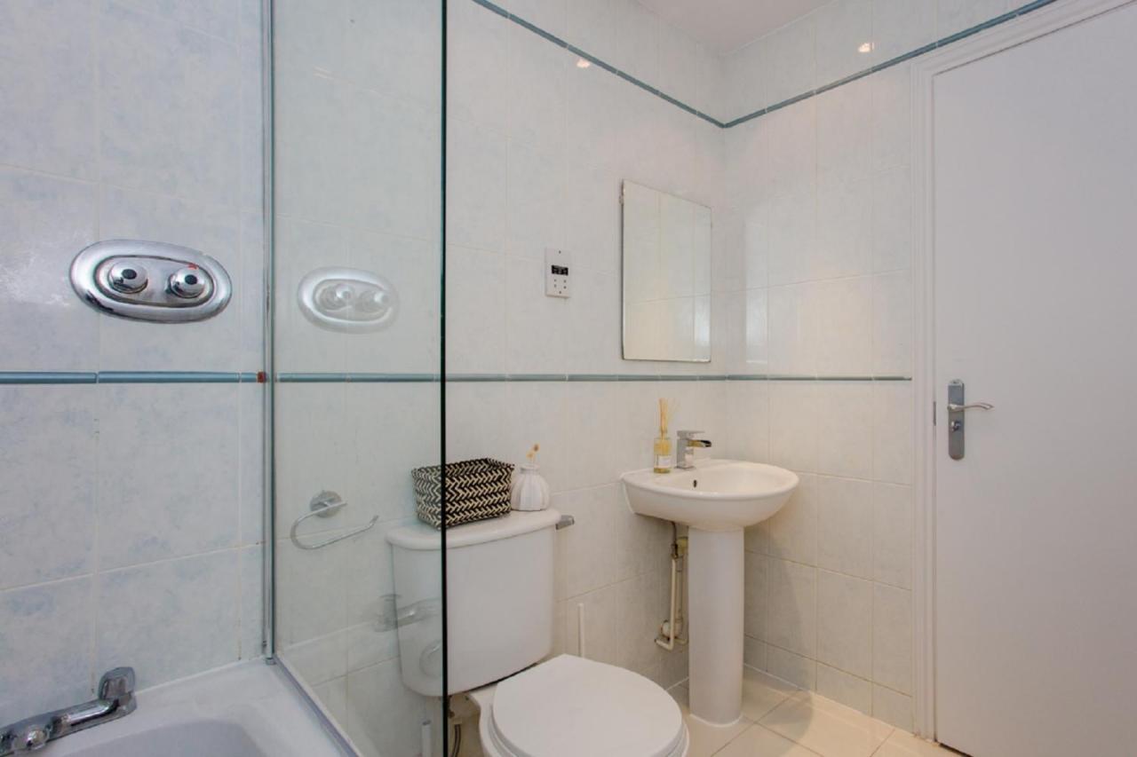 The Sparkford Gardens - Lovely 2Bdr With Balcony 런던 외부 사진