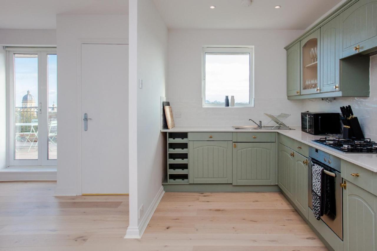 The Sparkford Gardens - Lovely 2Bdr With Balcony 런던 외부 사진
