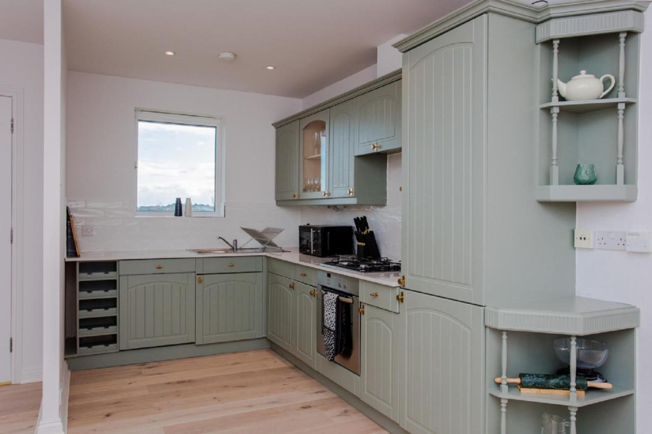 The Sparkford Gardens - Lovely 2Bdr With Balcony 런던 외부 사진
